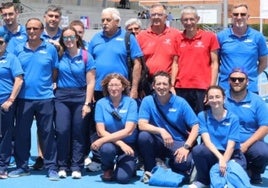 Luis Enrique Villarde (2I en la zona de abajo), junto con otros jueces en el Campeonato de España sub14 celebrado en León.