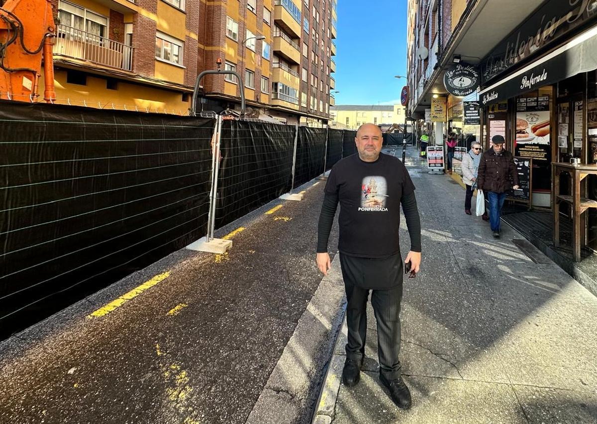 Imagen secundaria 1 - Imagen de las obras de la calle Obispo Osmundo en la zona alta de Ponferrada.