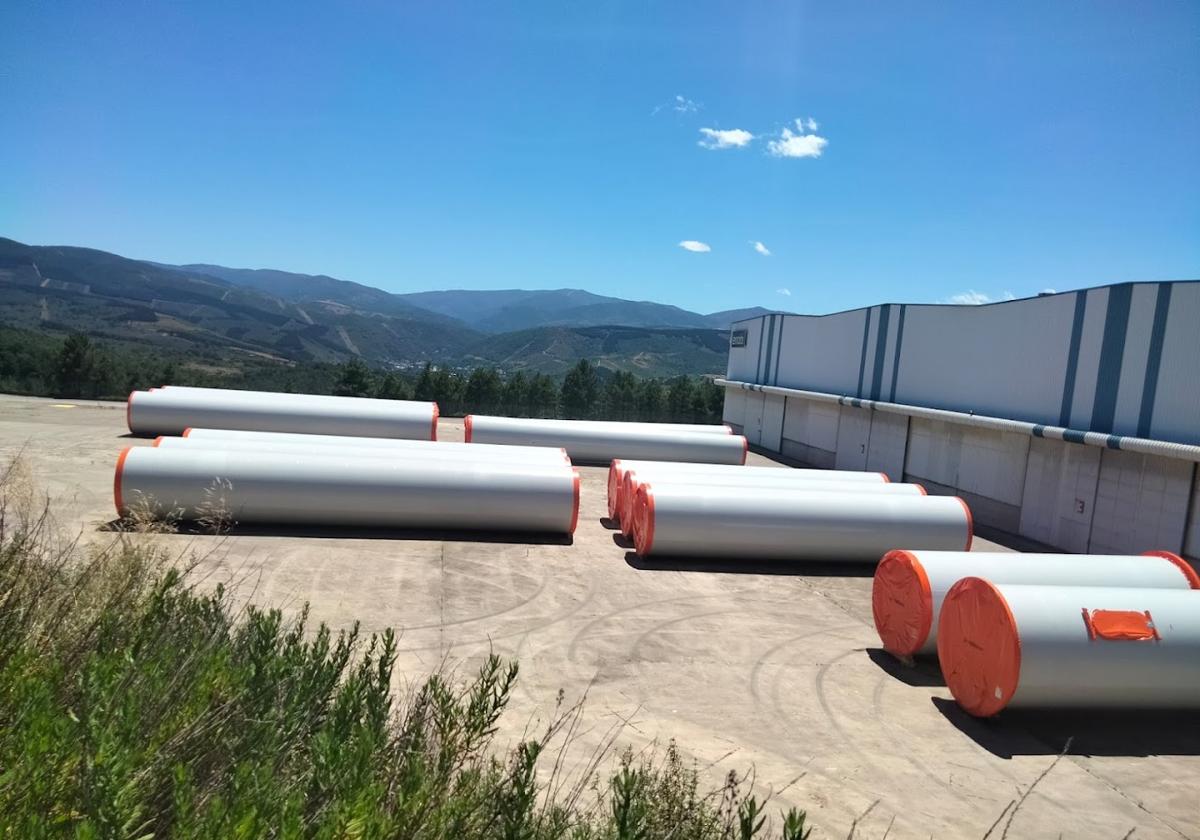 Imagen del exterior de la planta de Emobi en el polígono industrial de La Llanada en Santo Tomás de las Ollas.