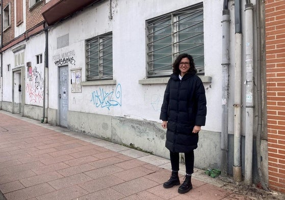 La concejala de Presidencia, Lidia Coca, ante el edificio de la calle Ancha que convertirá en Centro Integral del Ecosistema de Innovación y Emprendimiento en el Territorio (C2IET).