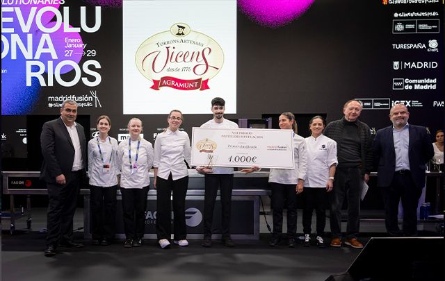 Luis Fernández, junto al resto de participantes del concurso, tras alzarse con el premio.
