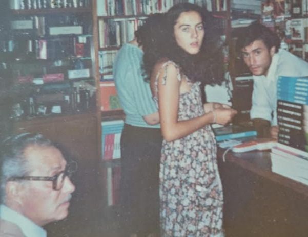Pilar Mingarro y Javier Zorrilla junto a los padres de este último, en la campaña escolar de 1981/82.