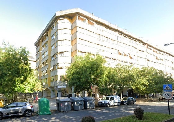 Imagen del edificio donde se encuentra la vivienda a subasta.