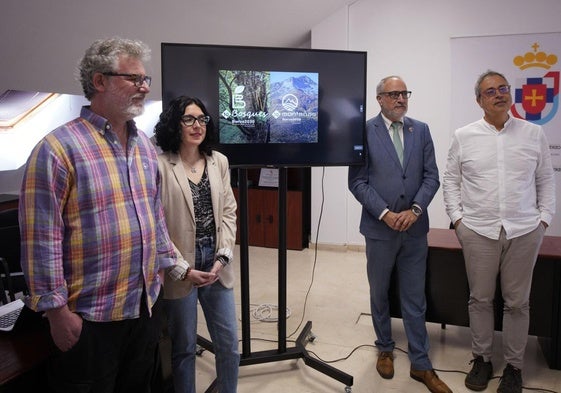 Imagen de la presentación de las dos guías interactivas sobre bosques y montañas del Bierzo.