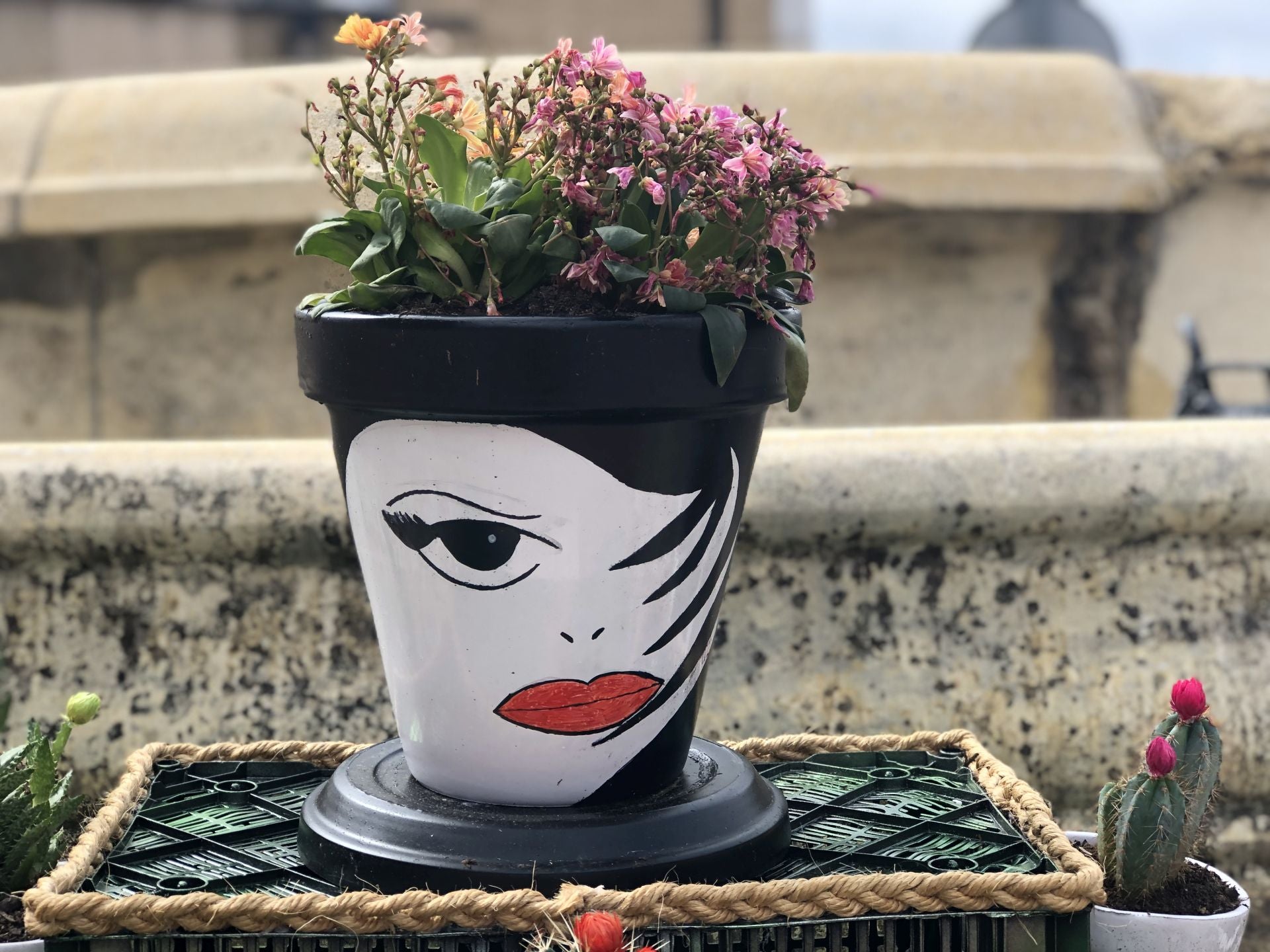 Santo Tomás de las Ollas se engalana para dar la bienvenida a la primavera.