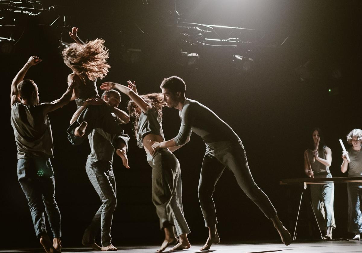 Danza y música de raíz para cerrar el abono de invierno del Bergidum