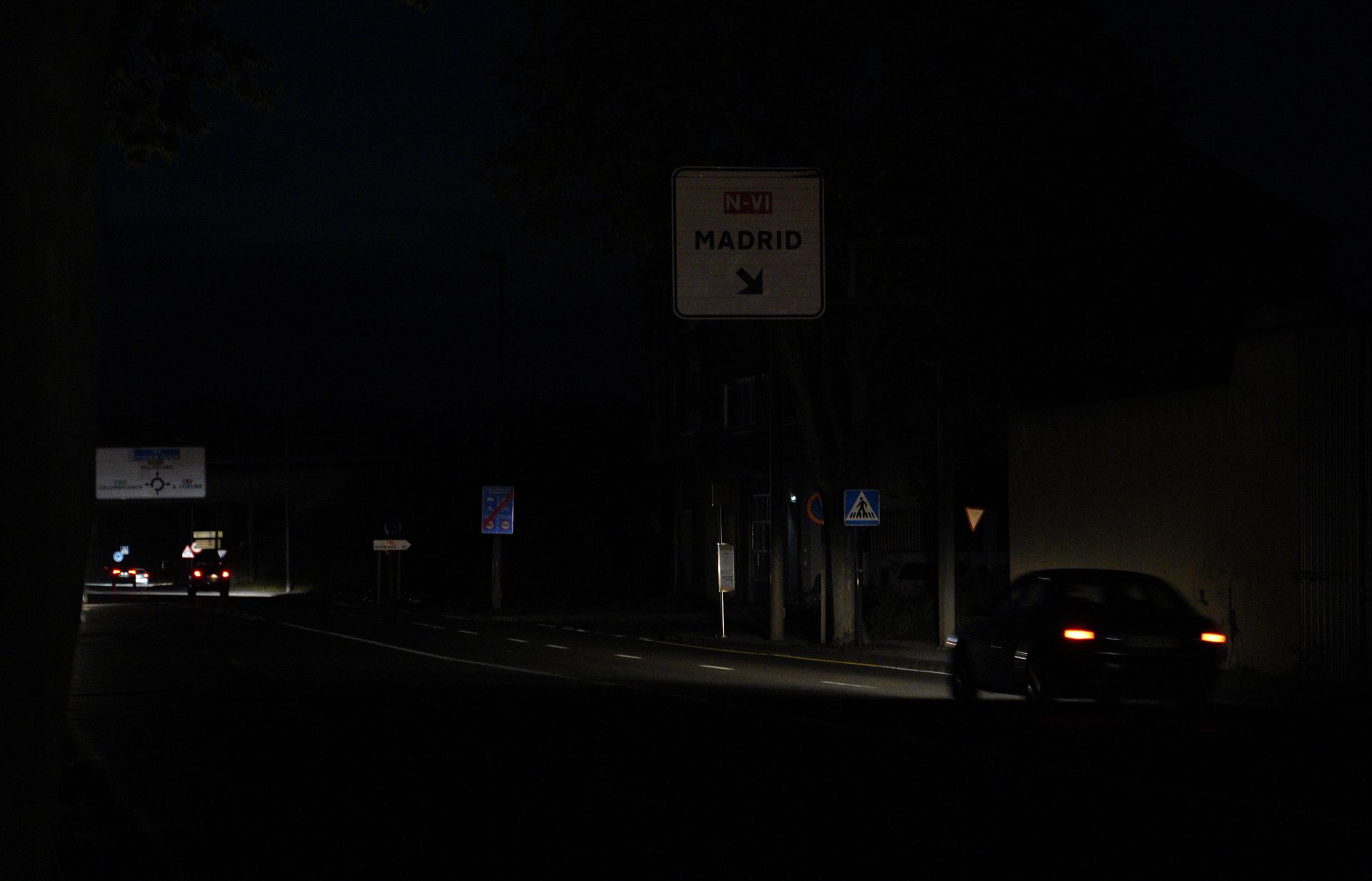 Apagón en la capital berciana durante la noche.