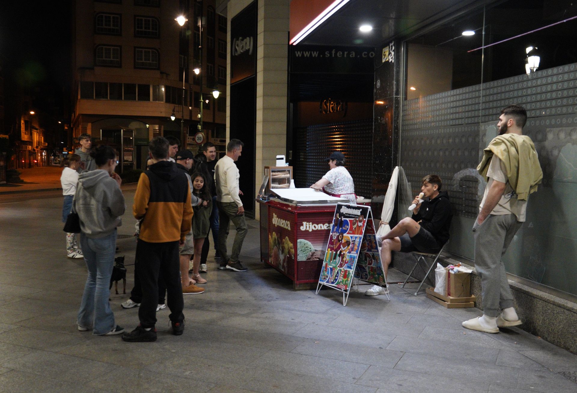 Apagón en la capital berciana durante la noche.