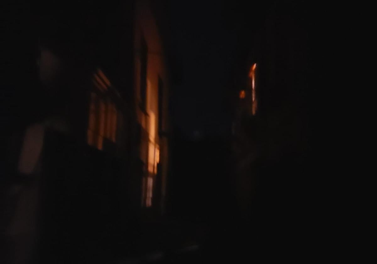 Imagen de una calle a oscuras en Villafranca del Bierzo.