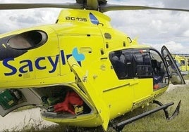 Un helicóptero medicalizado de Sacyl, en una imagen de archivo.