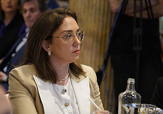 La consejera de Agricultura de la Junta, María González Corral, en su visita a Ponferrada.