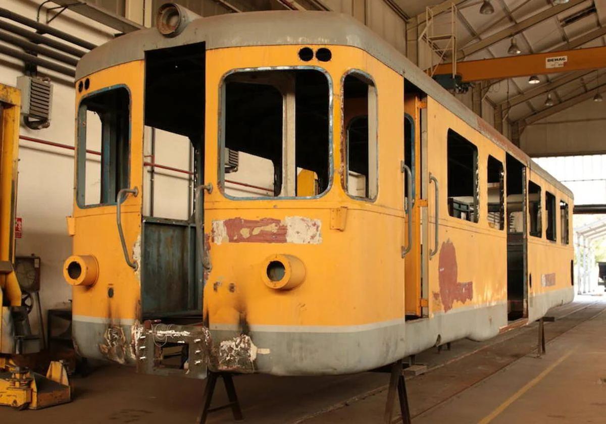 Imagen del automotor del tren minero Ponfeblino.