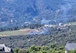 Imagen del incendio de este 28 de mayo en Puente de Domingo Flórez.