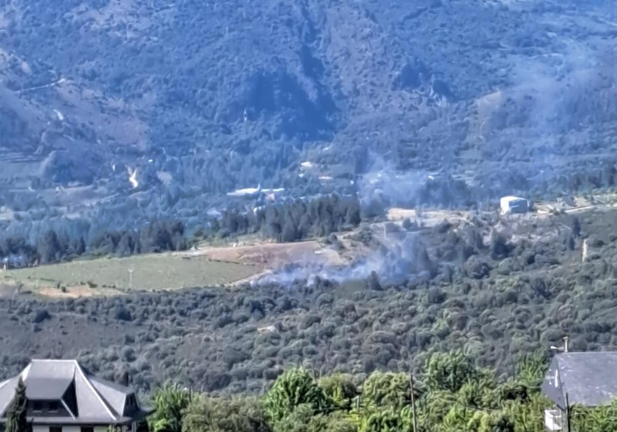 Imagen del incendio de este 28 de mayo en Puente de Domingo Flórez.