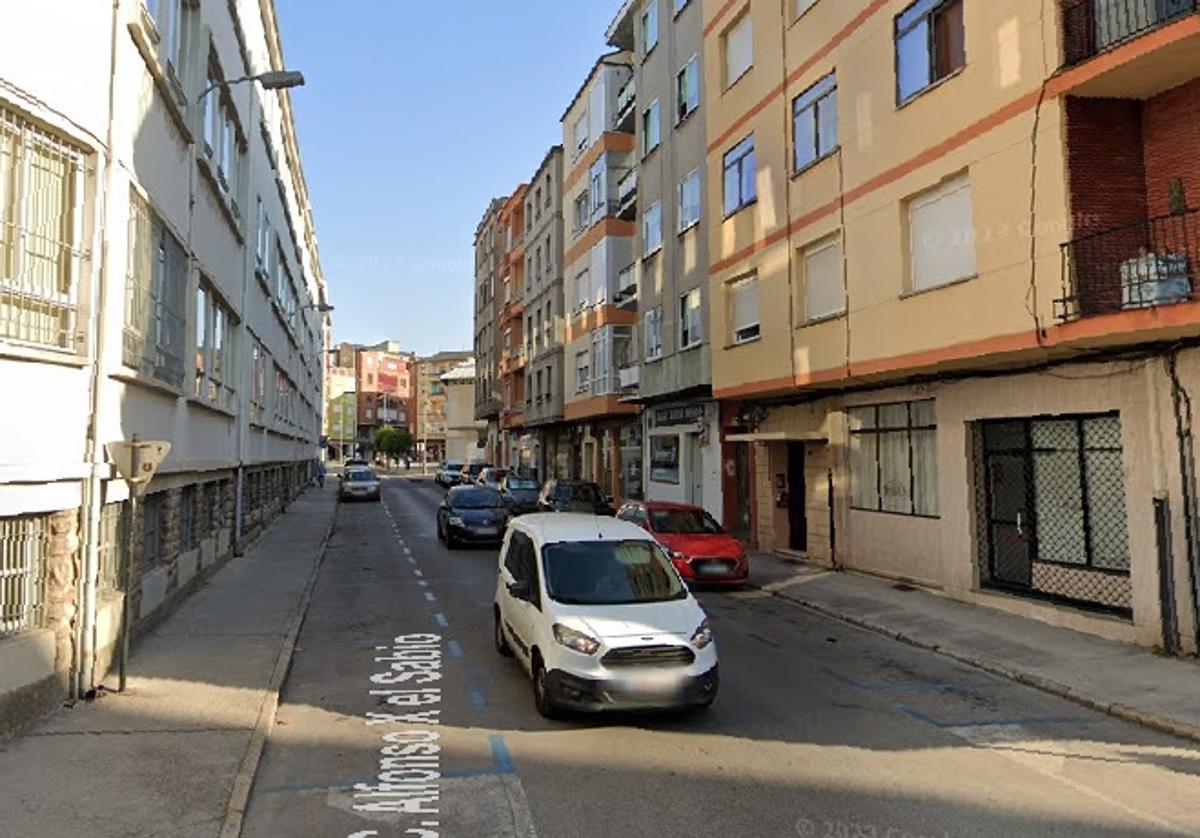 Imagen de la calle donde está situado uno de los dos inmuebles a subastar en Ponferrada.