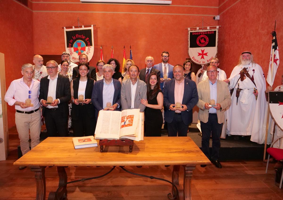Imagen secundaria 1 - Con «honor e ilusión» por divulgar el Camino de Santiago