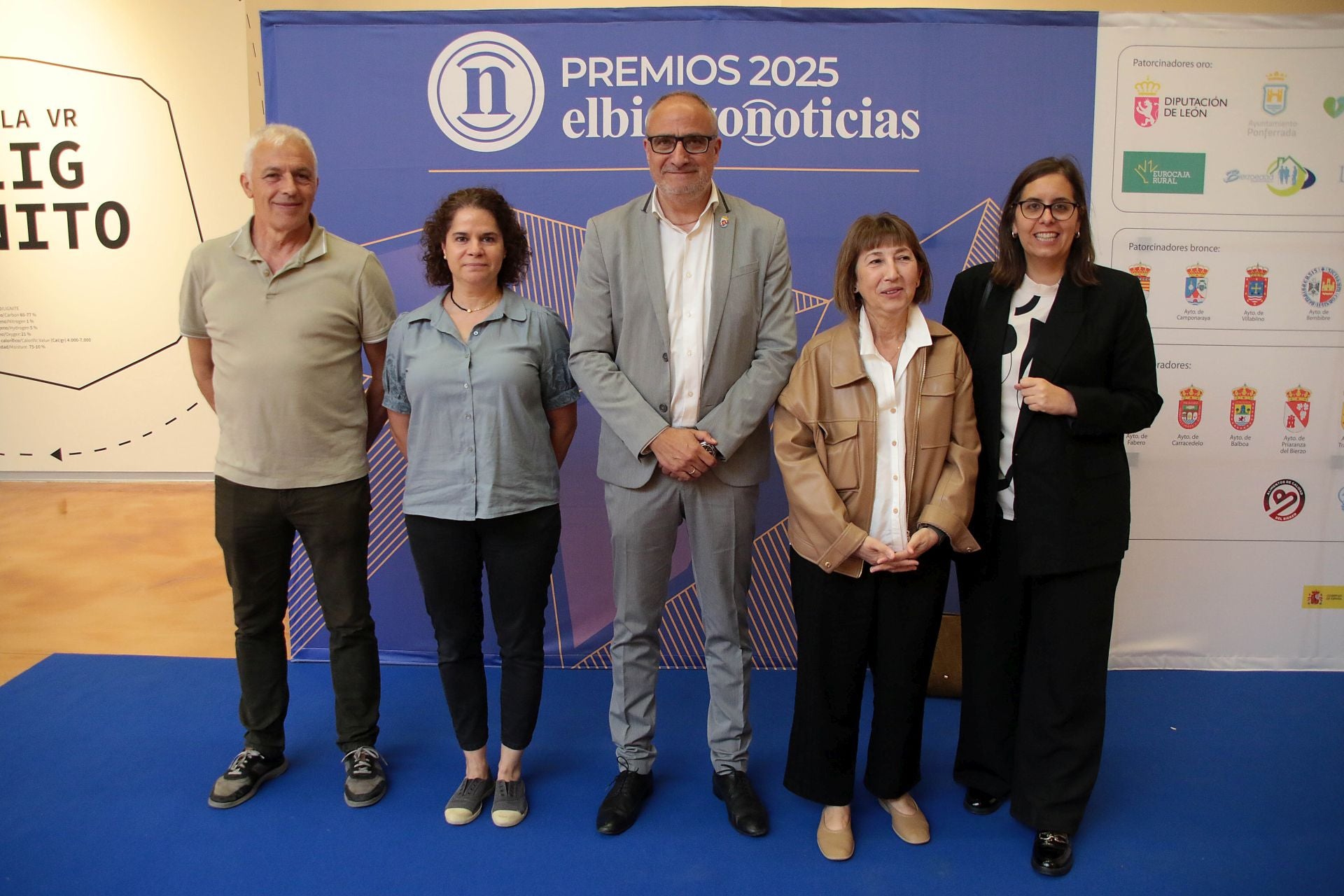 Antonio García, Judit Lama, Olegario Ramón, Mabel Fernández y Silvia Blanco (concejales del PSOE del Ayuntamiento de Ponferrada).