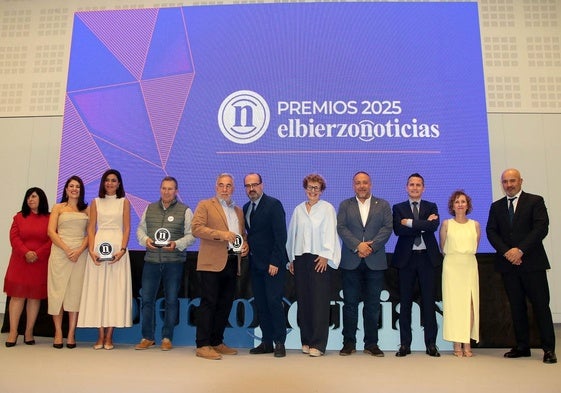 Imagen de los premiados de la primera edición de los premios de Elbierzonoticias