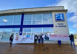 Imagen de archivo de una concentración de afectados a las puertas de la que era la sede de Herrero Brigantina en Ponferrada.