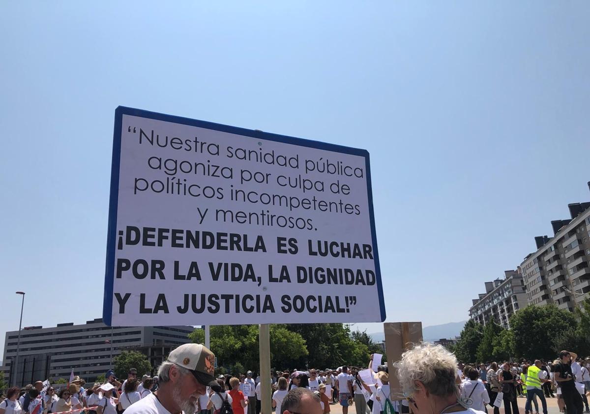 Imagen principal - Imágenes de la manifestación.