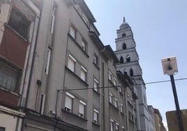 Imagen del campanario de la iglesia de San Ignacio de Ponferrada.