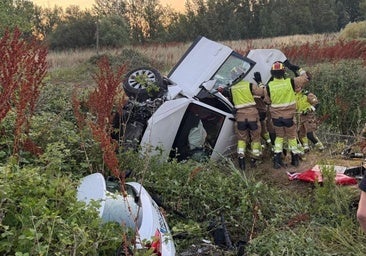 Dos ancianos atrapados en su vehículo en un aparatoso accidente a la entrada a León