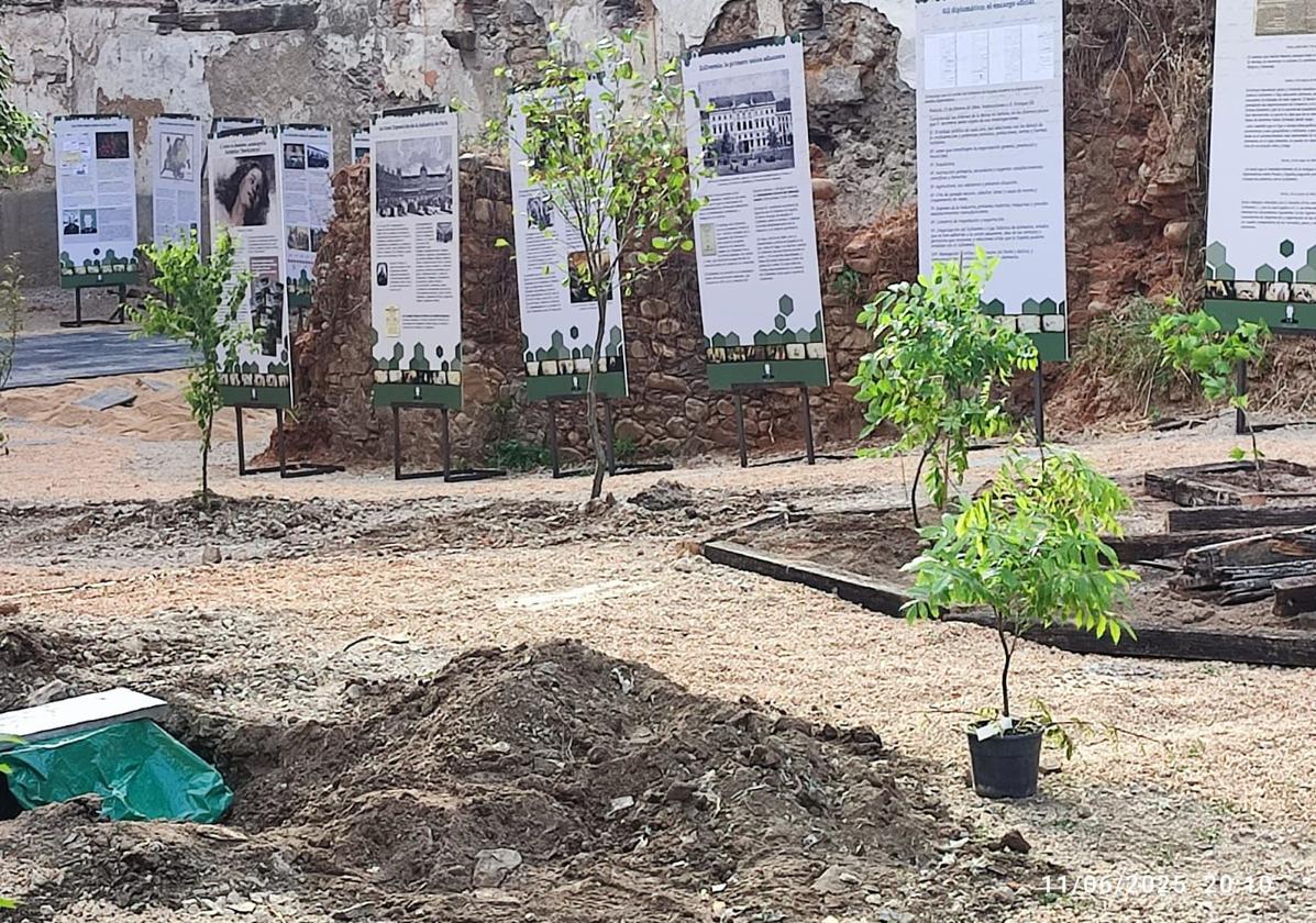 Imagen de la plantación del Jardín Romántico de la Casa de Enrique Gil y Carrasco en Villafranca del Bierzo.