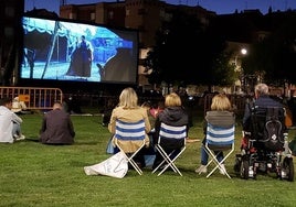 Imagen de archivo de cine al aire libre.