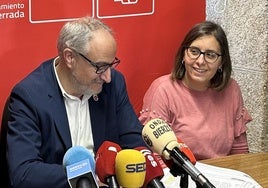 Los concejales socialistas Olegario Ramón y Silvia Blanco.