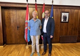 El alcalde de Ponferrada (D), Marco Morala, junto a Manuel Ángel Fernández Arias.