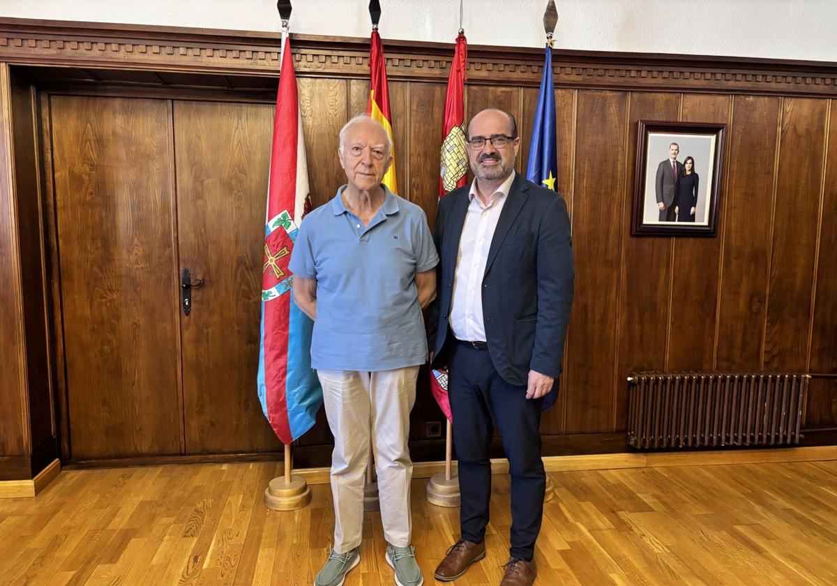 El alcalde de Ponferrada (D), Marco Morala, junto a Manuel Ángel Fernández Arias.