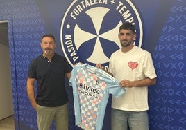 Eneko Undabarrena y José Sietes posando con la tercera equipación de la S.D. Ponferradina