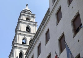 Imagen del campanario de la iglesia parroquial de San Ignacio de Ponferrada.