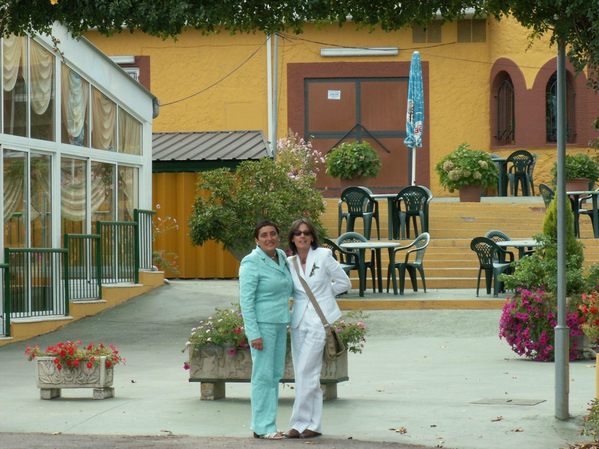 Gloria Rodao y Amalia García el día de su boda.