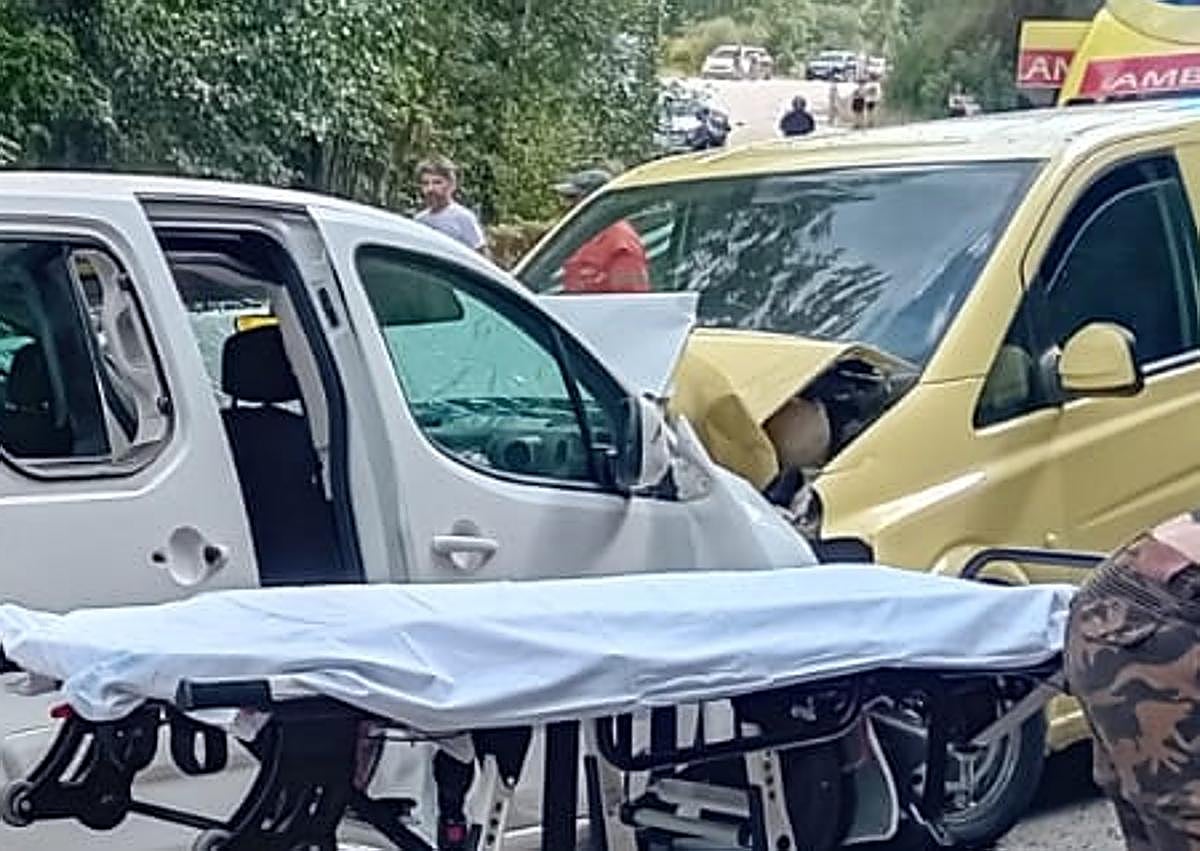 Imagen secundaria 1 - Más imágenes del accidente en Palacios del Sil.
