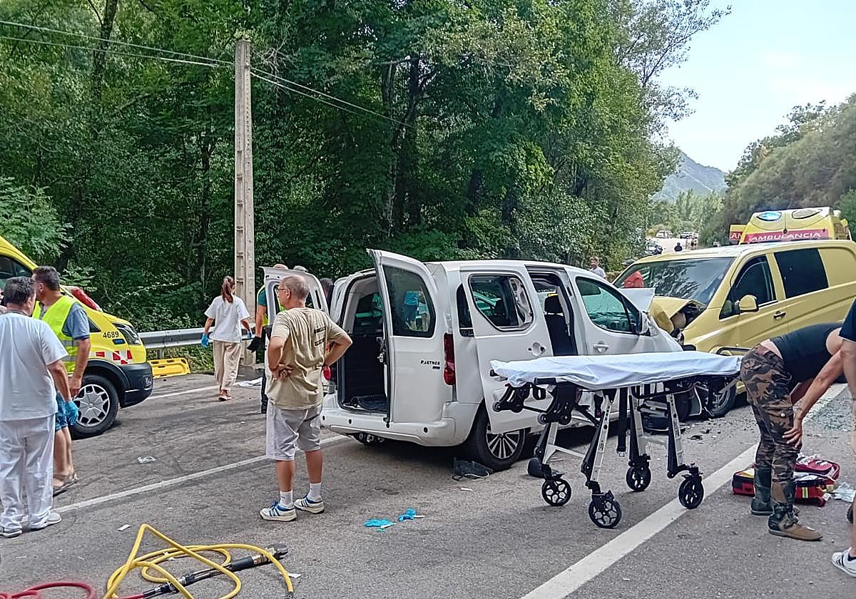 Imagen de los momentos posteriores al choque frontal en Palacios del Sil.