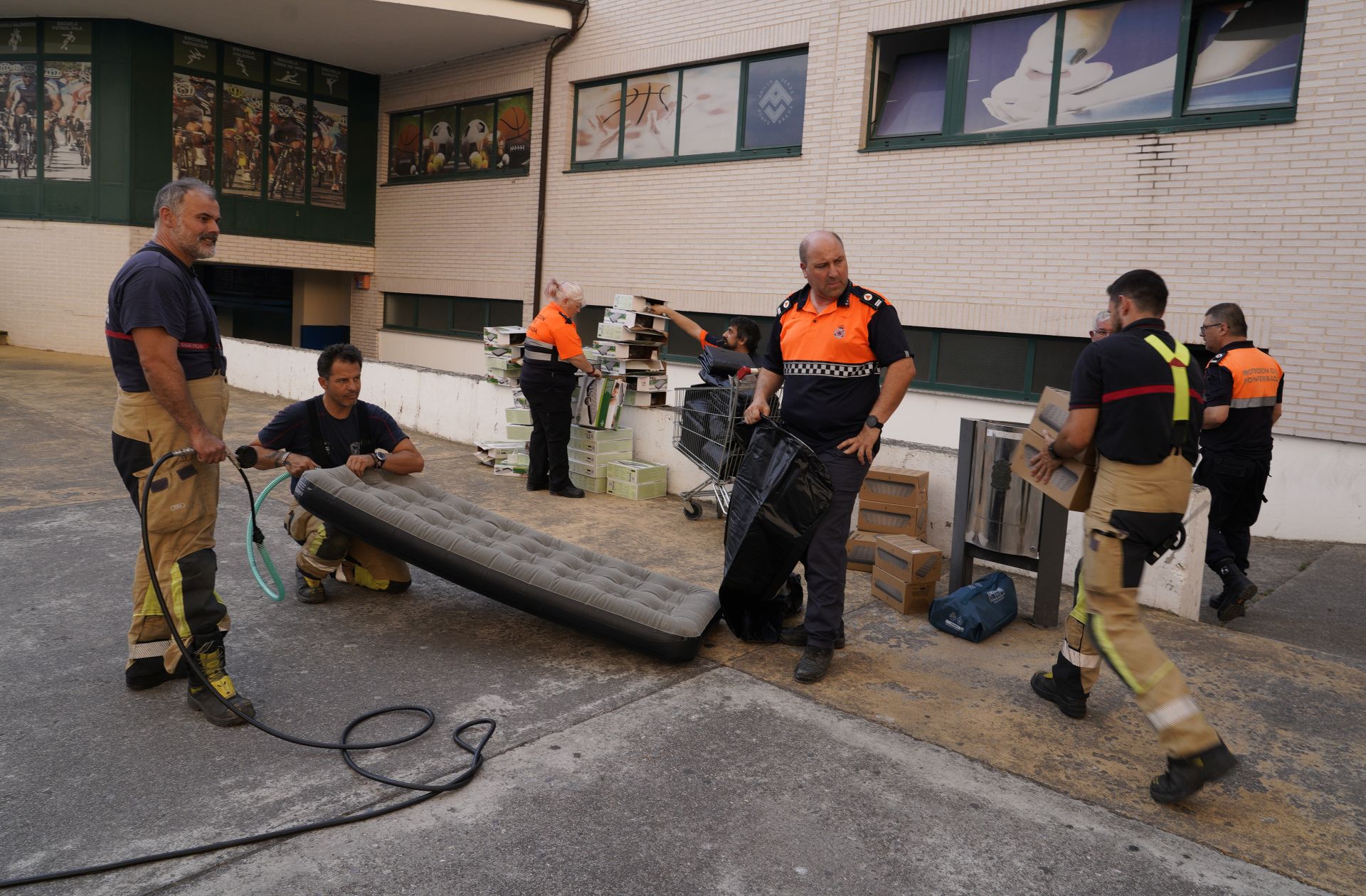 Preparativos en Ponferrada para acoger a los vecinos evacuados