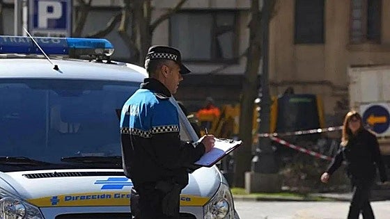 La Policía Municipal sanciona a un conductor por negarse a hacer la prueba de alcoholemia y no tener puntos