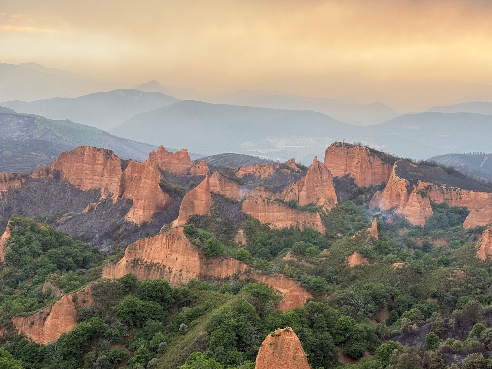 Así han quedado Las Médulas tras el incendio
