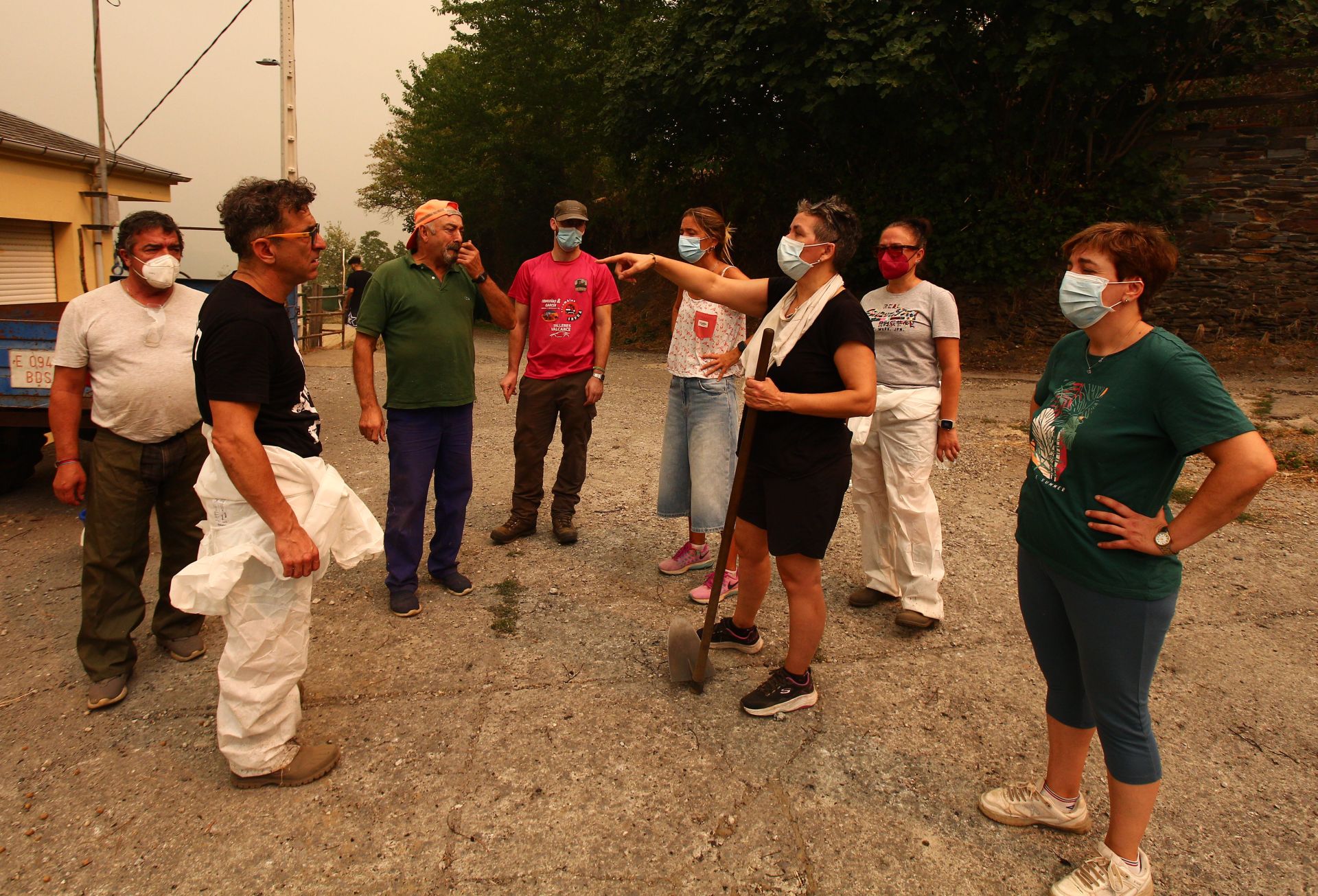 Las imágenes del desalojo de los vecinos de Lusio, por el incendio