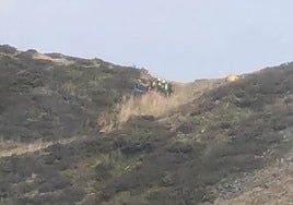 Imagen de la evacuación de la joven en el monte Catoute, en la Sierra de Gistredo.