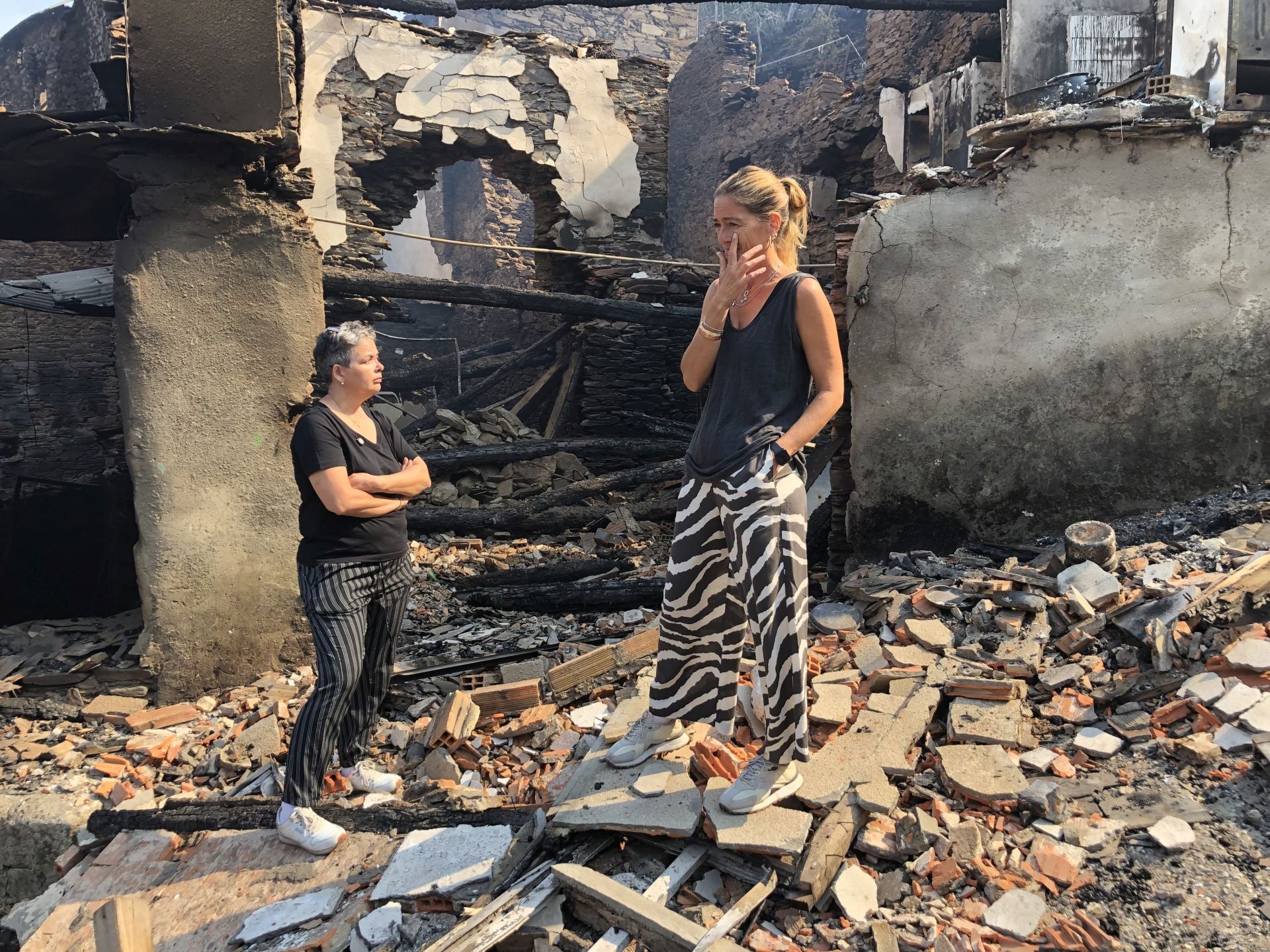 El pueblo de Lusio (Oencia) completamente devastado por el incendio.