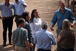 Los reyes, acompañados del presidente de la Junta, Alfonso Fernández Mañueco, el delegado del Gobierno, Nicanor Sen y la Ministra de Igualdad, Ana Redondo, visitan las principales zonas afectadas por los incendios forestales en el paraje de las Médulas.