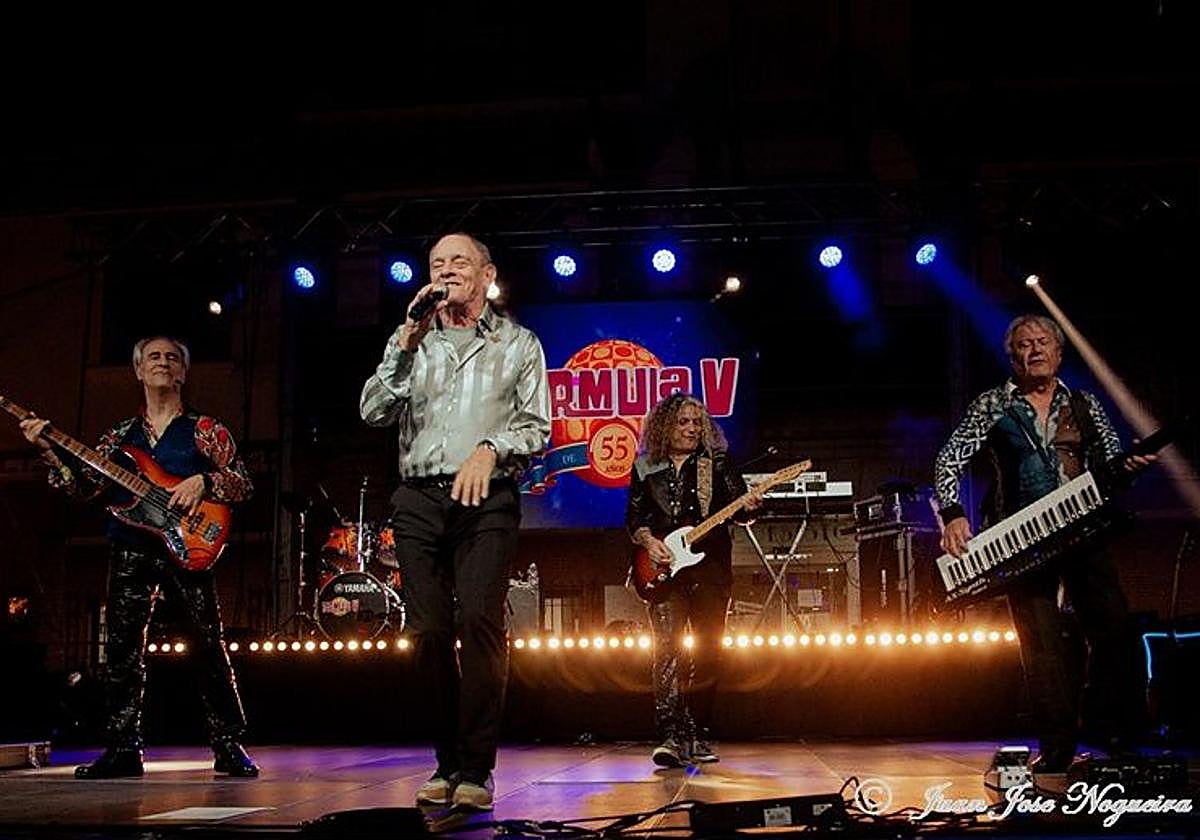 Imagen del grupo Fórmula V en uno de sus conciertos.