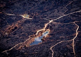 Imagen aéreas del territorio calcinado por el fuego en Las Médulas