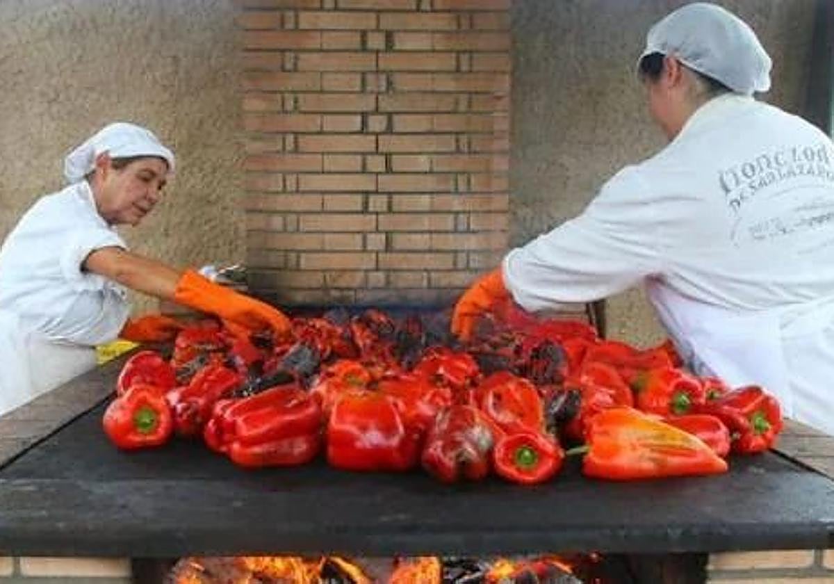 Preparación de pimientos asados.