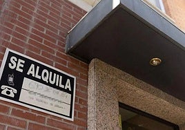 Cartel de 'Se alquila' en un edificio.