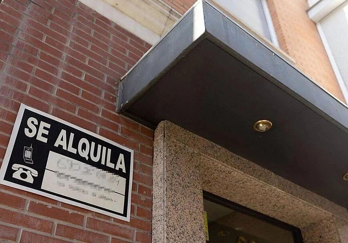 Cartel de 'Se alquila' en un edificio.