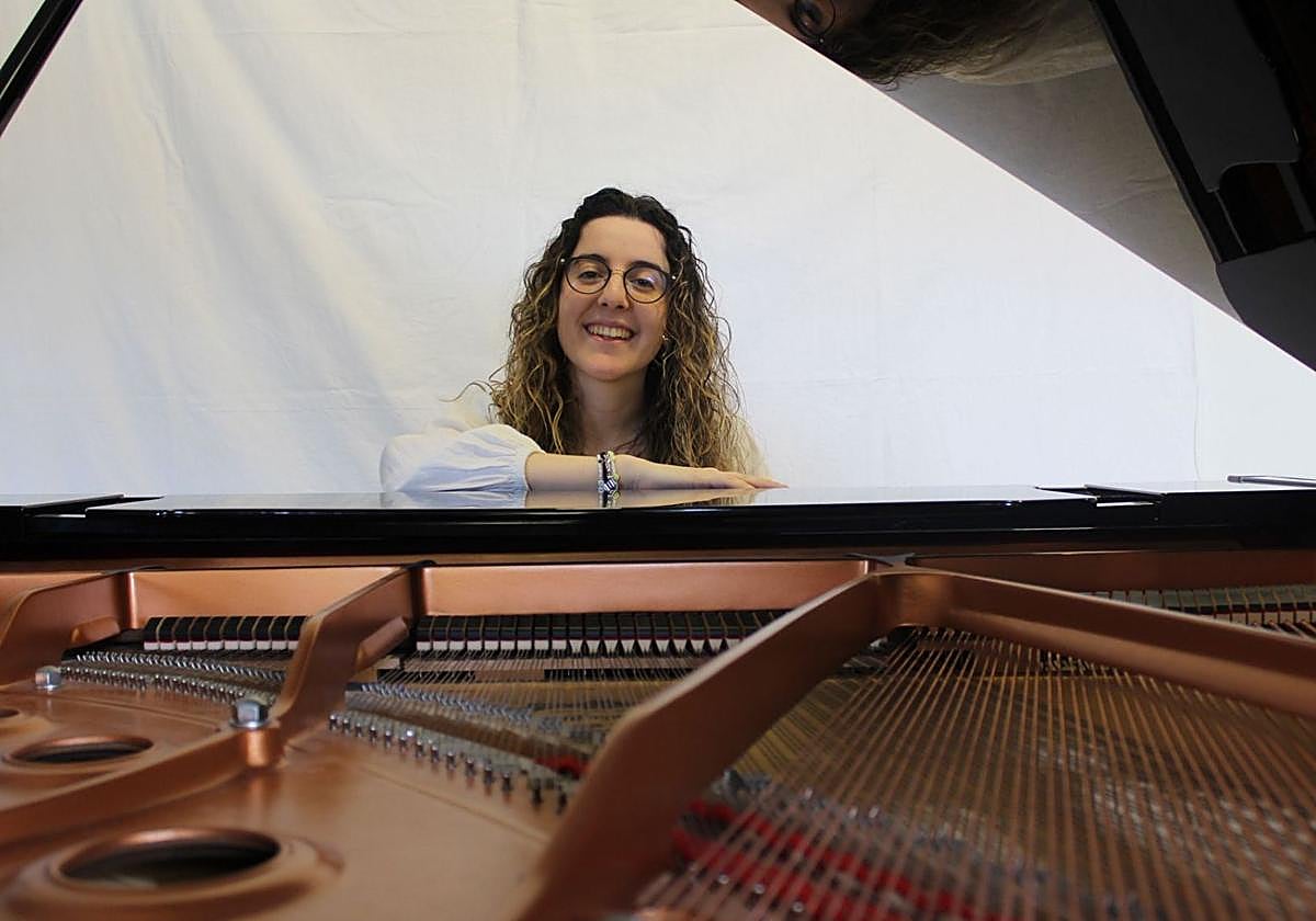 Lara Fernández, pianista, profesora y una de las propulsoras del proyecto 'Notas, Pinceladas y Letras'.