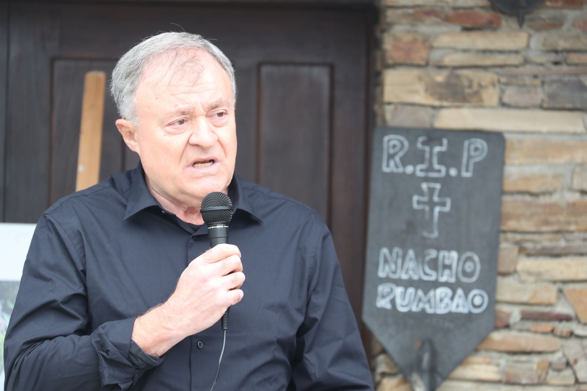 Las imágenes del acto de homenaje al bombero forestal fallecido en Espinoso de Compludo